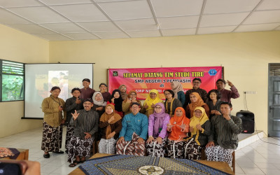 STUDI TIRU SMP NEGERI 3 PENGASIH KE SMP NEGERI 4 PENGASIH