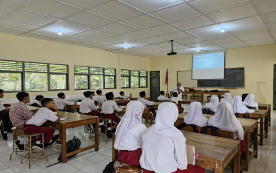 MPLS 2025 SMP Negeri 4 Pengasih: Mewujudkan Sekolah yang Ceria, Edukatif, Inspiratif, dan Ramah